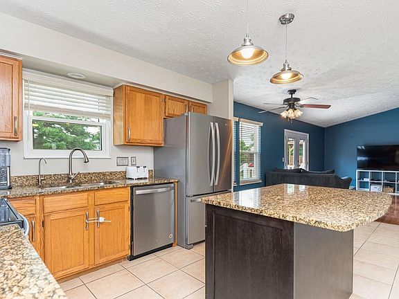 2nd image of 2209 Harmony Ct