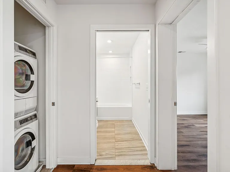 Graduate Pointe — Photo 257