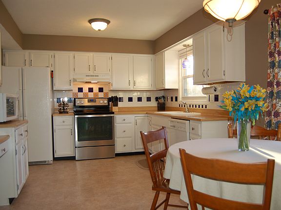 5th image of 8247 Christiana Ln