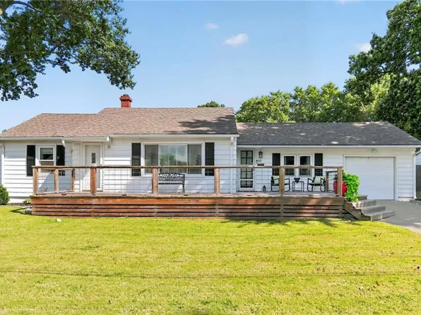 210 SW 5th St, Lees Summit, MO 64063