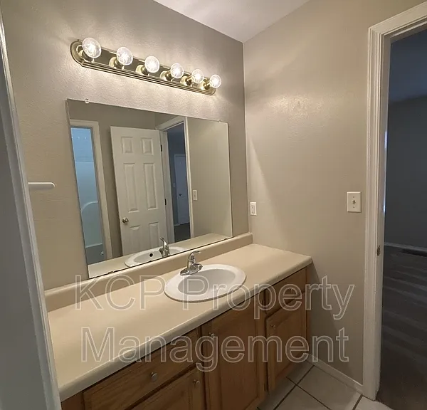 1115 Farley Cir #B — Photo 8