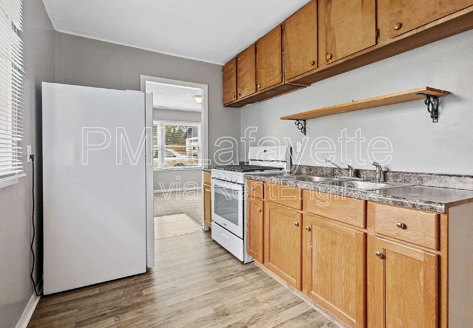 2 bed, 1.0 bath, 725 sqft, $1,075 — Photo 2