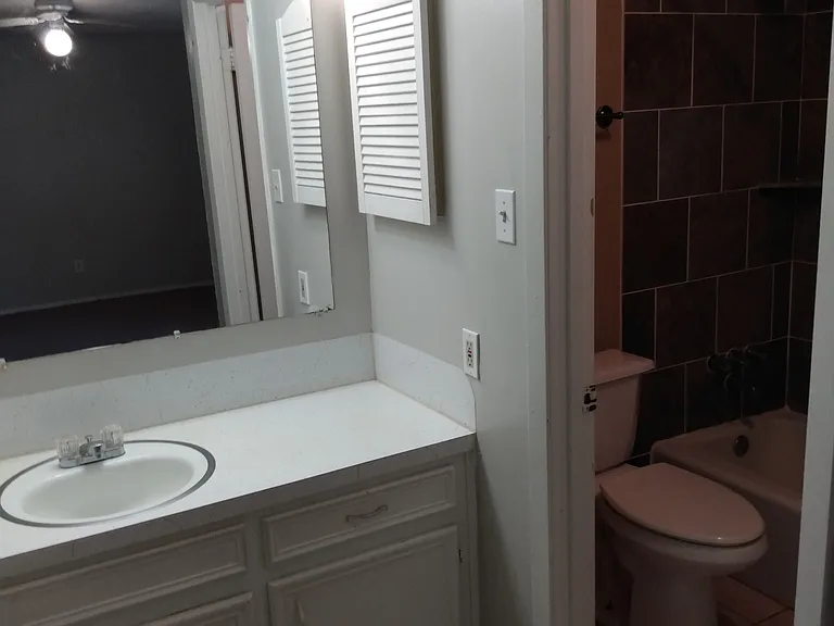 1908 Valley Hill Cir — Photo 8