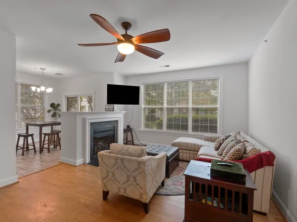 949 Glenwood Station Ln Unit 103, Charlottesville, VA 22901