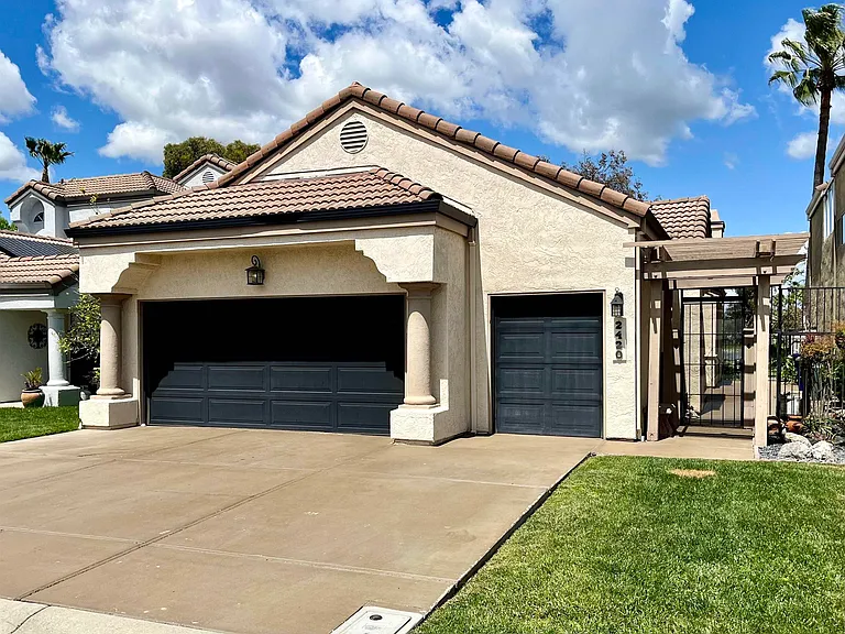2420 Wayfarer Ct — Photo 1