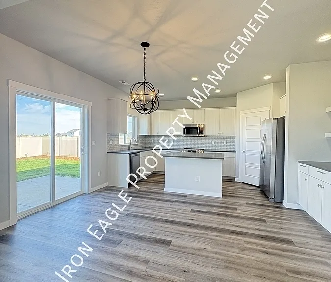 5667 S Memory Ave — Photo 3