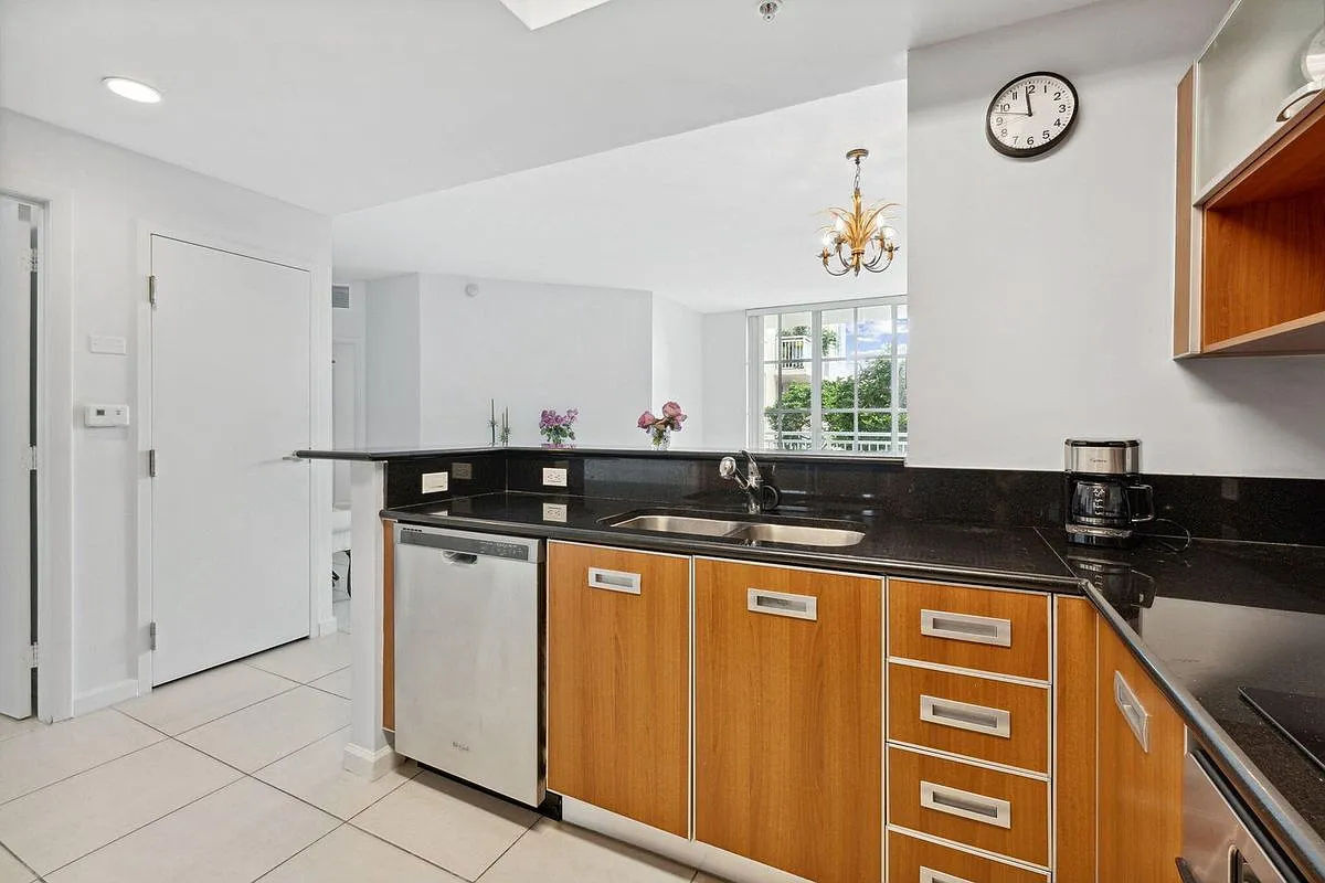 2 bed, 2.0 bath, 986 sqft, $3,000 — Photo 3