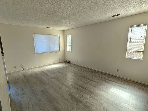 2nd image of 2414 W Beech Ave