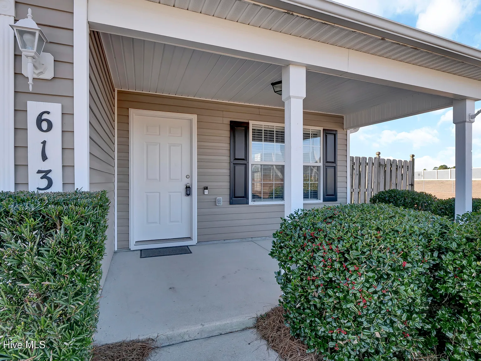 3 bed, 2.0 bath, $2,100 — Photo 2