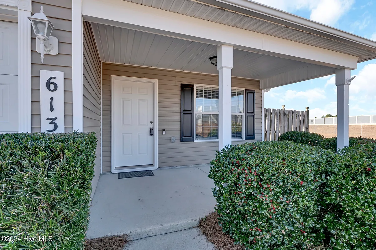 Building Photo - 613 Whittle Ct