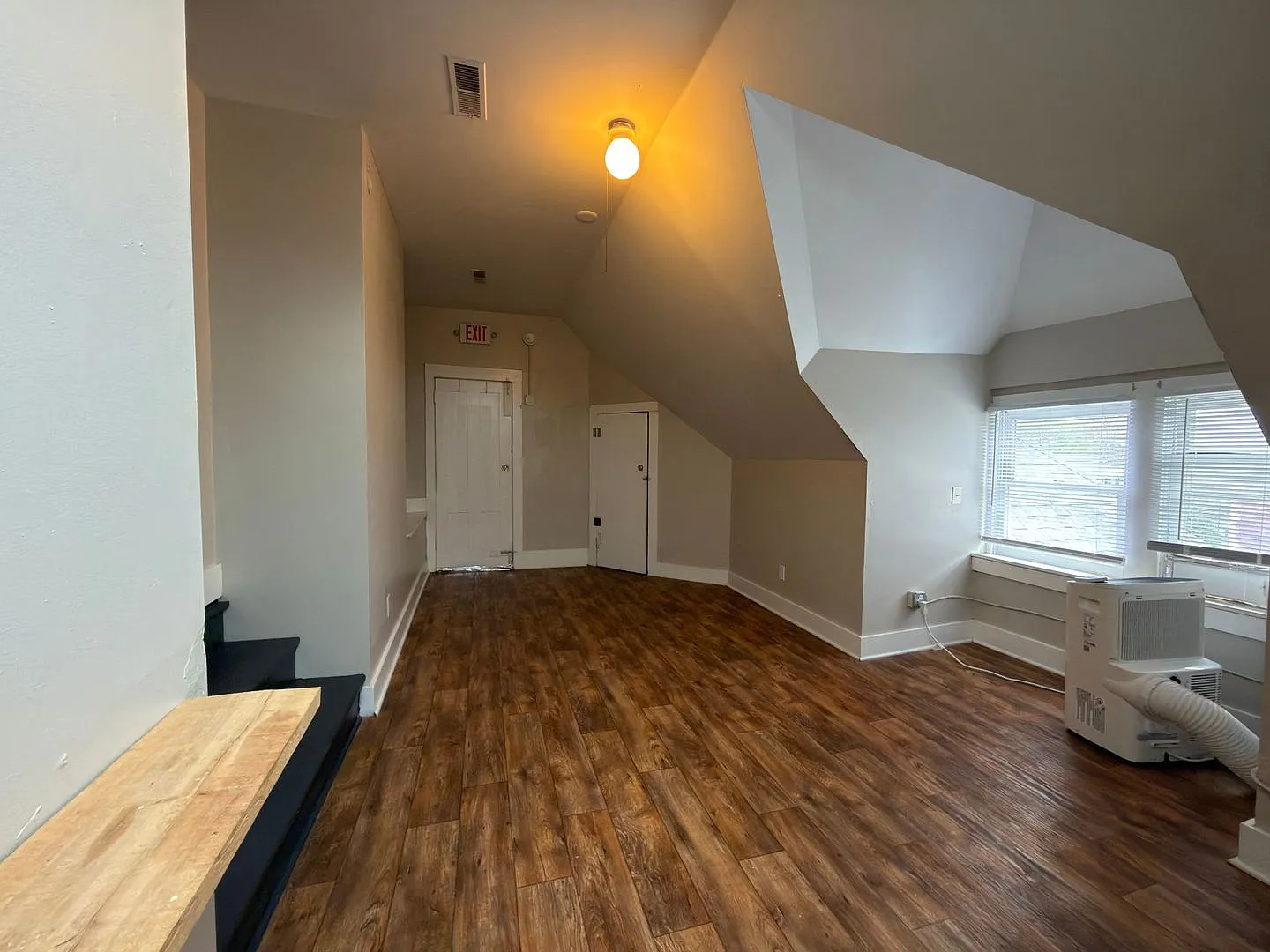 1221 Laurel Avenue House — Photo 3