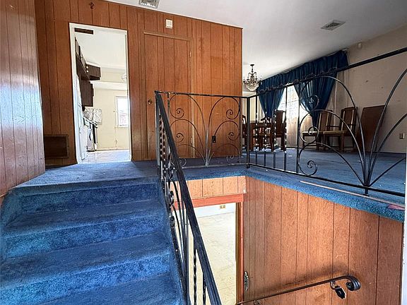 2nd image of 411 Mayflower Avenue