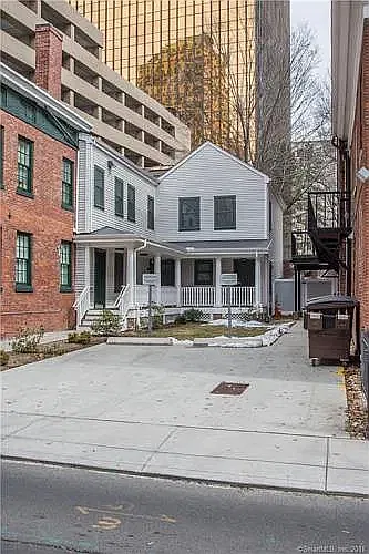 1 bed, 900 sqft, $1,950 — Photo 1
