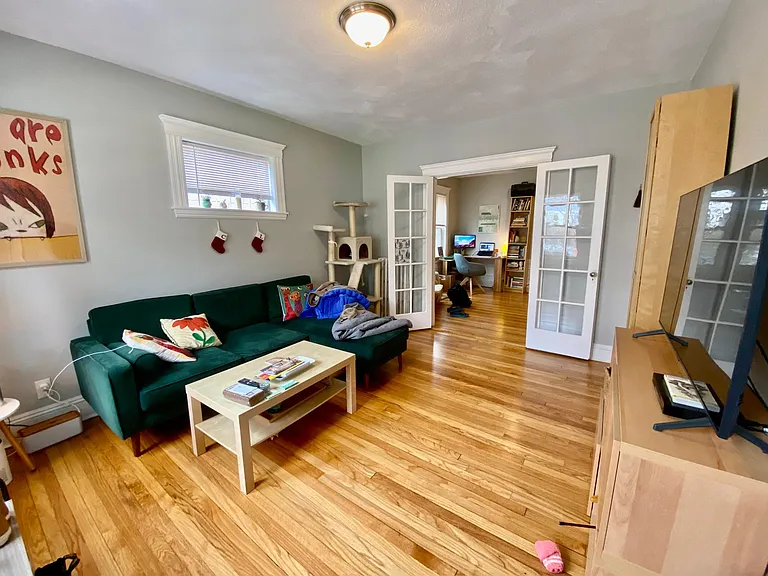 24 Saint Peter St #1L — Photo 2