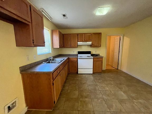 2nd image of 212 Oak Grove Ave