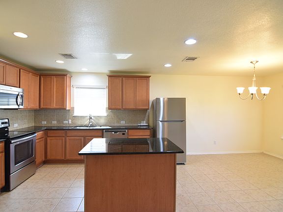5th image of 5716 Stanford Dr