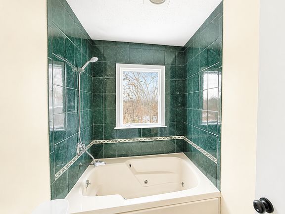 5th image of 35 Fox Hill Rd #1