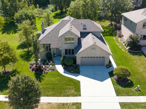 495 Senon Dr, Lemont, IL 60439