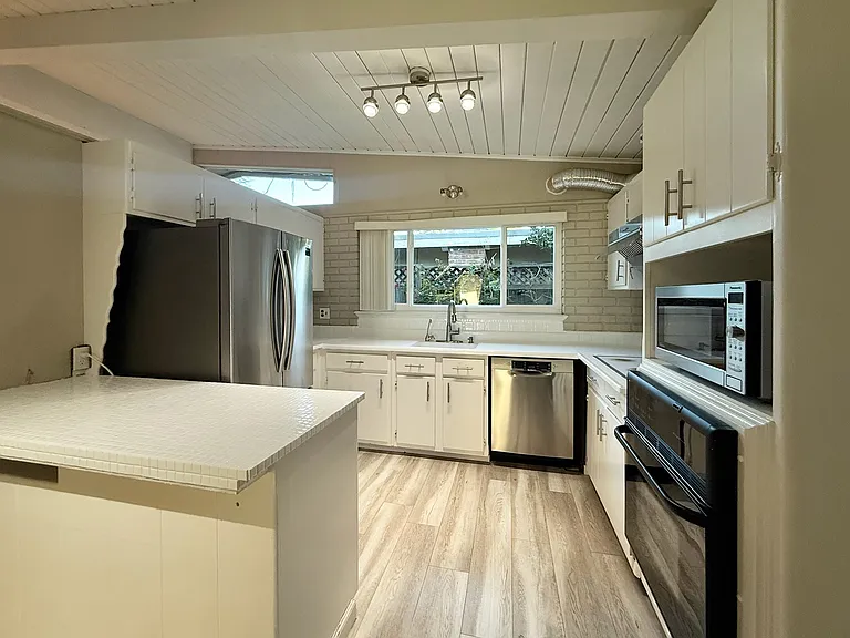 435 Dell Ave — Photo 7