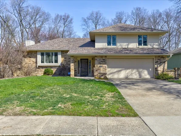 10165 Lincoln Ave, Clive, IA 50325