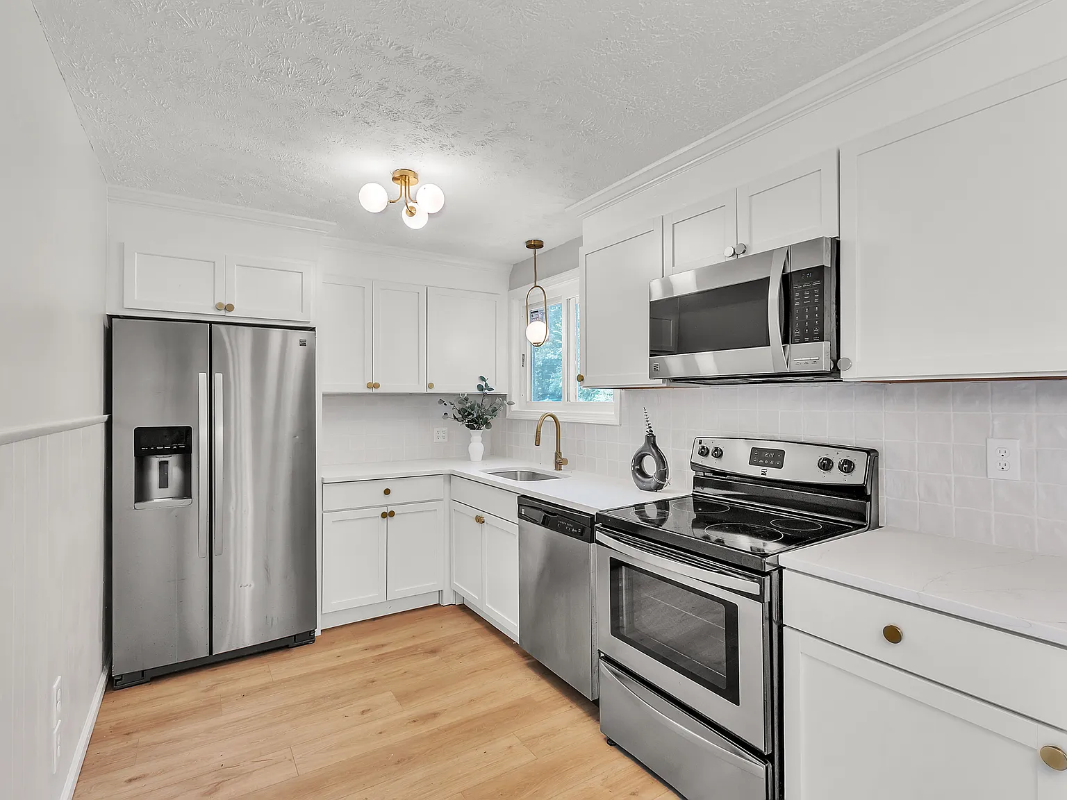 3 bed, 1000 sqft, $2,500 — Photo 4