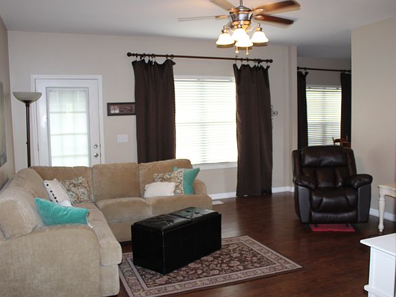 3rd image of 109 Cambridge Dr