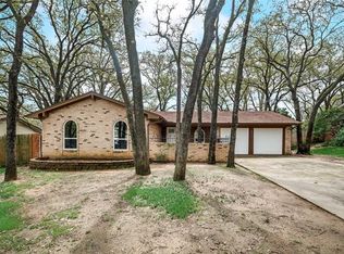 2316 Oak Hill Dr, Bedford, TX 76022
