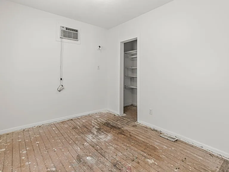 5422 S 23rd St — Photo 17