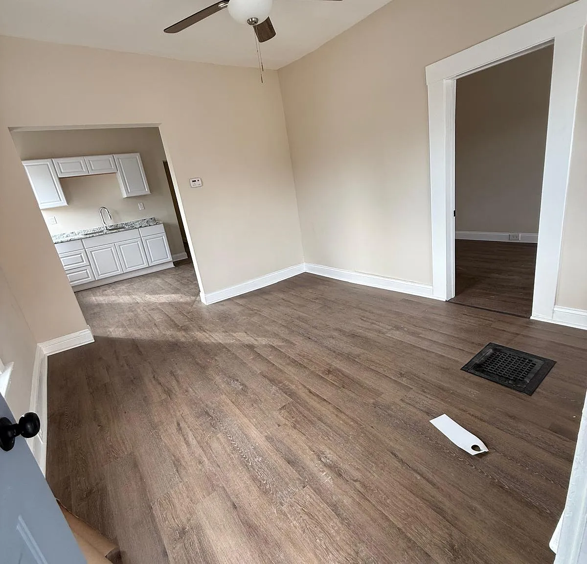 4 bed, 996 sqft, $1,400 — Photo 2