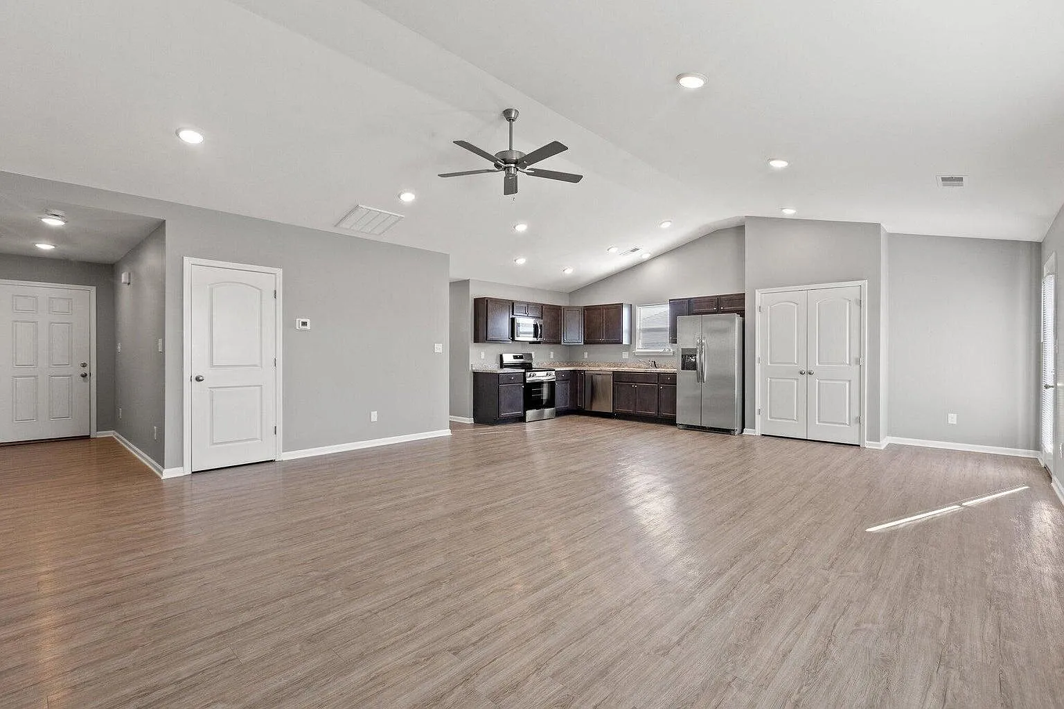 3 bed, 2.0 bath, $2,200 — Photo 4