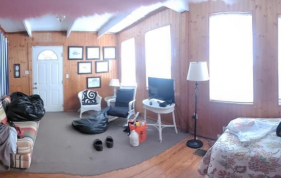 1st floor entranced with 2 Twin beds