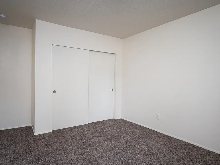Fernwood Court Apartments — Photo 8