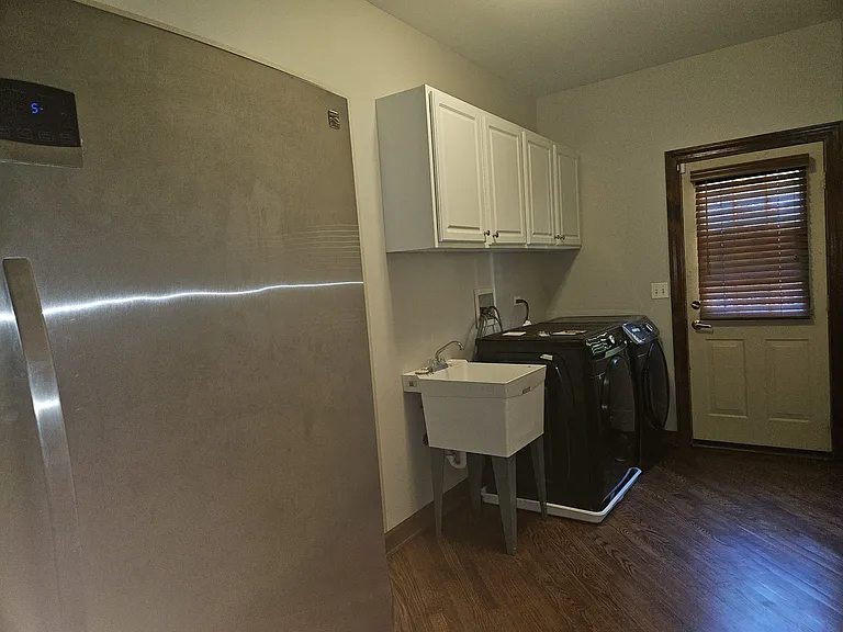 733 Woodbury Ct — Photo 6