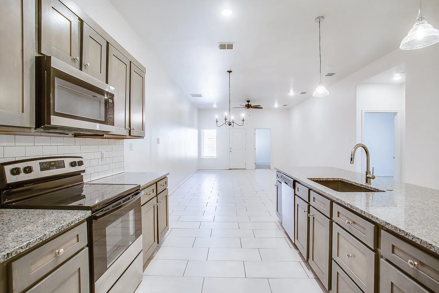 3 bed, 2.0 bath, 1465 sqft, $1,375 — Photo 4