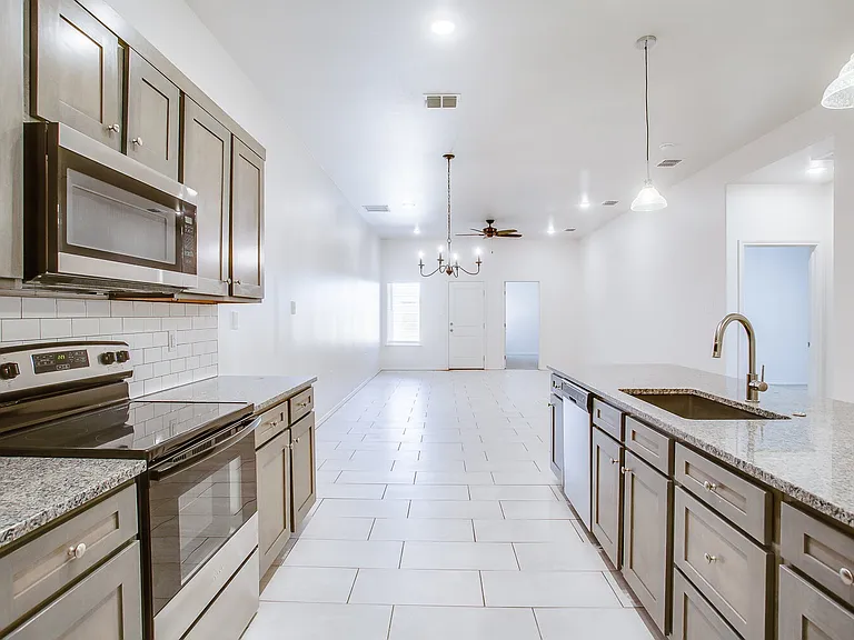 1716 Corpus Ave — Photo 14