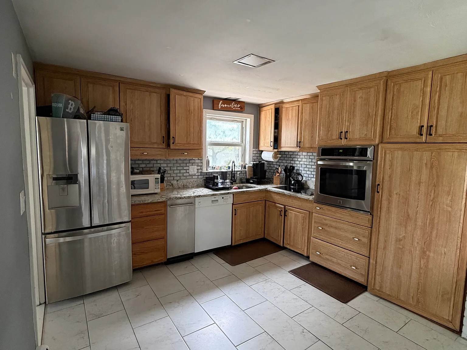 3 bed, 1.5 bath, 1386 sqft, $3,600 — Photo 2