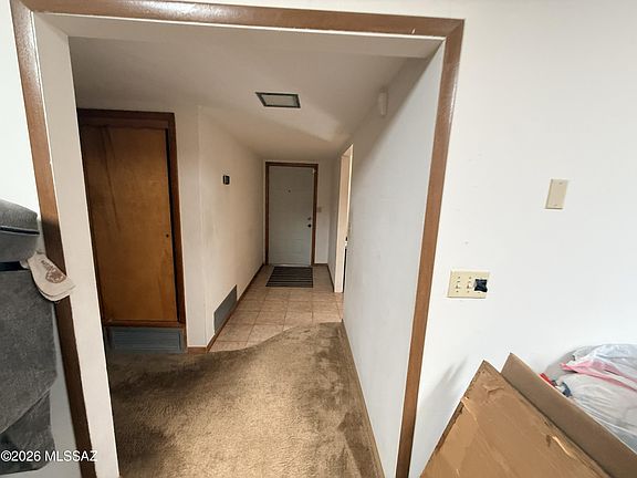 3rd image of 871 S La Mesa Dr