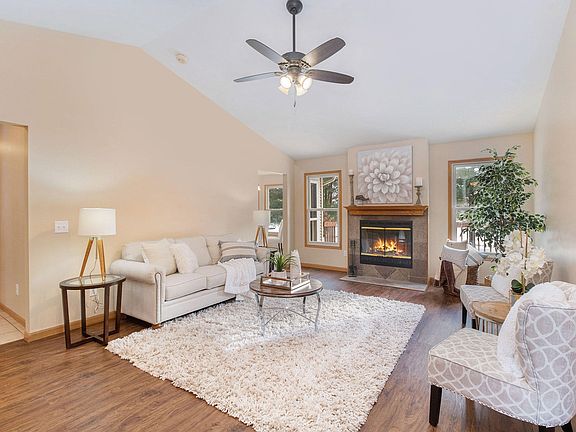 3rd image of 193 Gull Pointe Dr