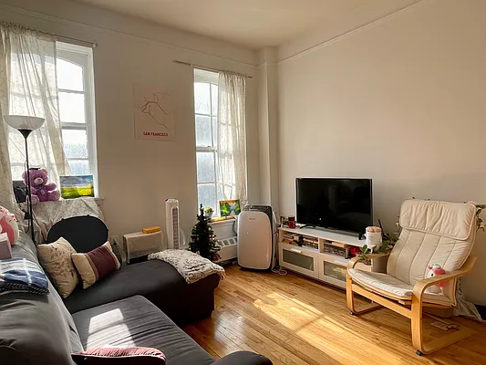 Rented by Living New York | media 9