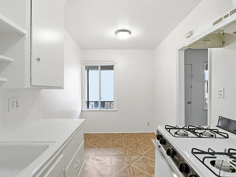 1425 Cedar Ave — Photo 2