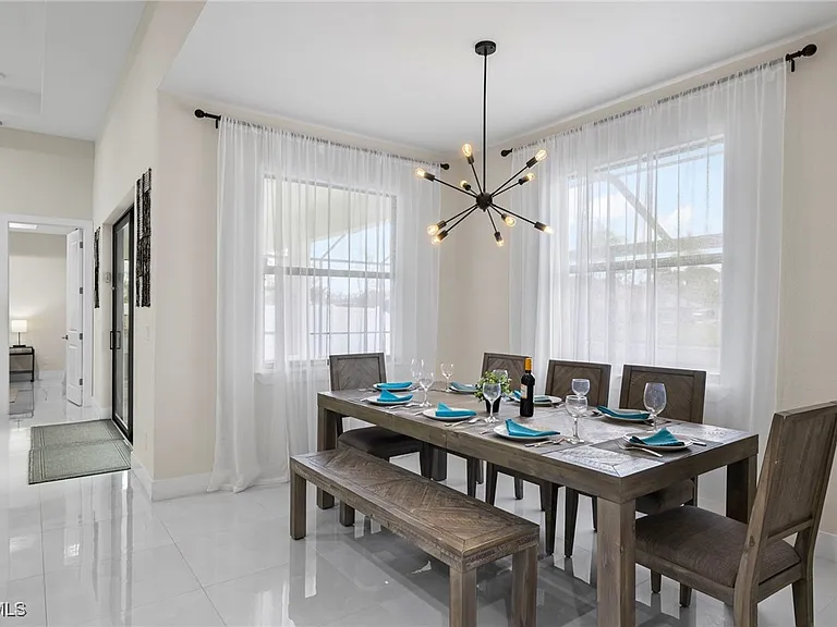 1137 SW 18th Ct — Photo 9
