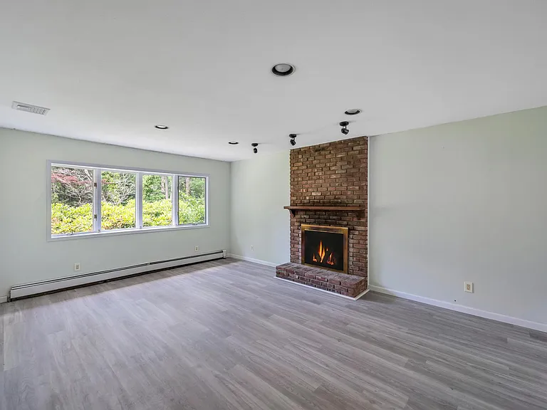 336 Dix Hills Rd #1 — Photo 22