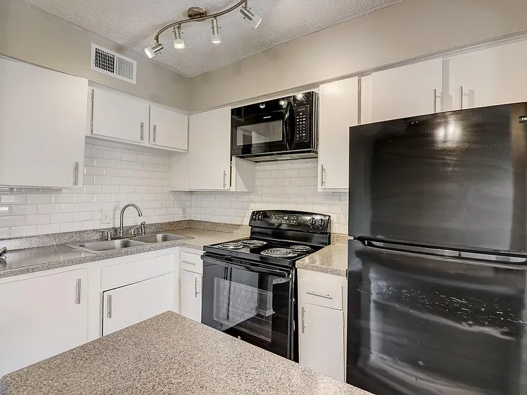 Polk Villas — Photo 4