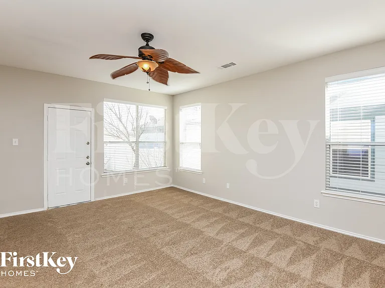 11004 Kinston St — Photo 3