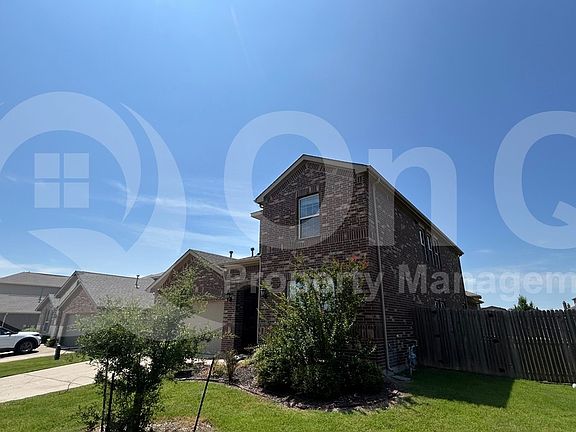 2nd image of 400 Plum Ct