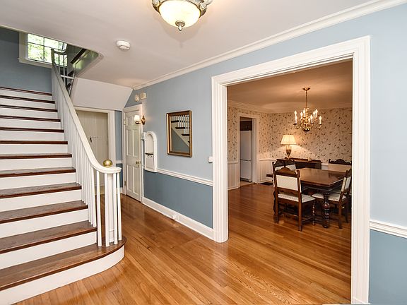 beautiful staircase w/brass 