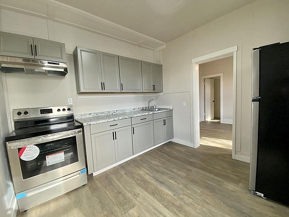 3rd image of 704 N Kittitas St #5