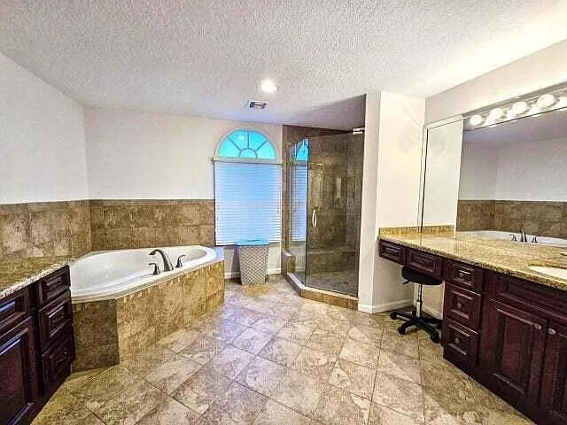 1225 Avondale Ln — Photo 11