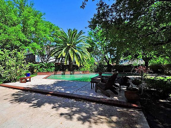 Amazing family home located on a quiet cul-de sac in Commonwealth