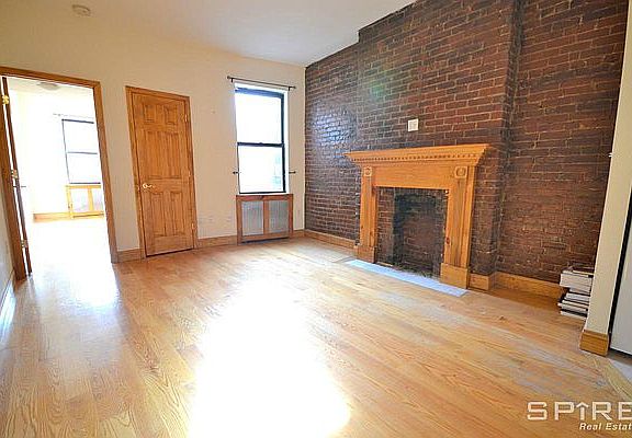 3rd image of 346 W 47th St APT 4C